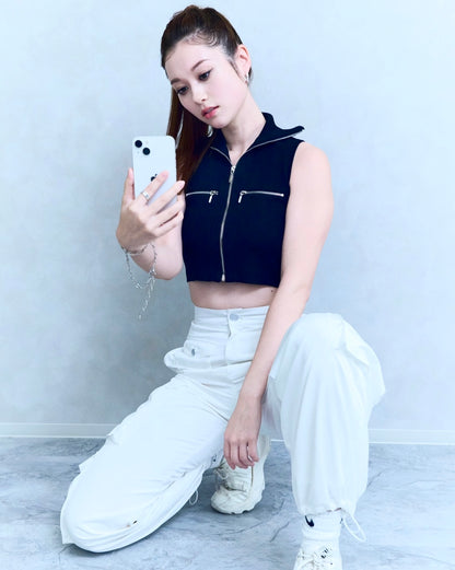 no-sleeve zip-up tops
