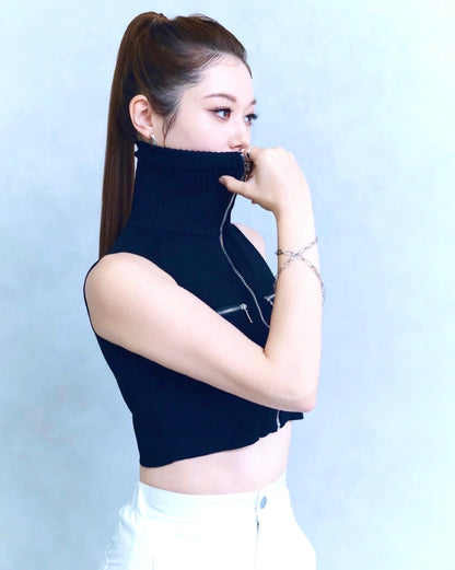no-sleeve zip-up tops